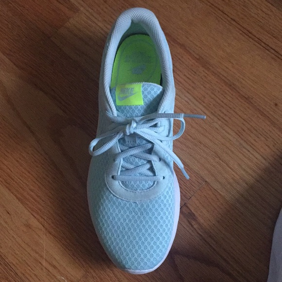 Nike shoes - Picture 2 of 3